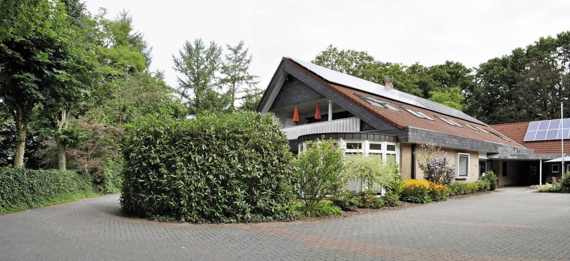 Hellmanns Hotel Bremers Bauerndiele Wiefelstede Kültér fotó