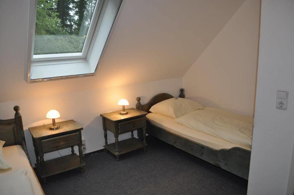 Hellmanns Hotel Bremers Bauerndiele Wiefelstede Kültér fotó
