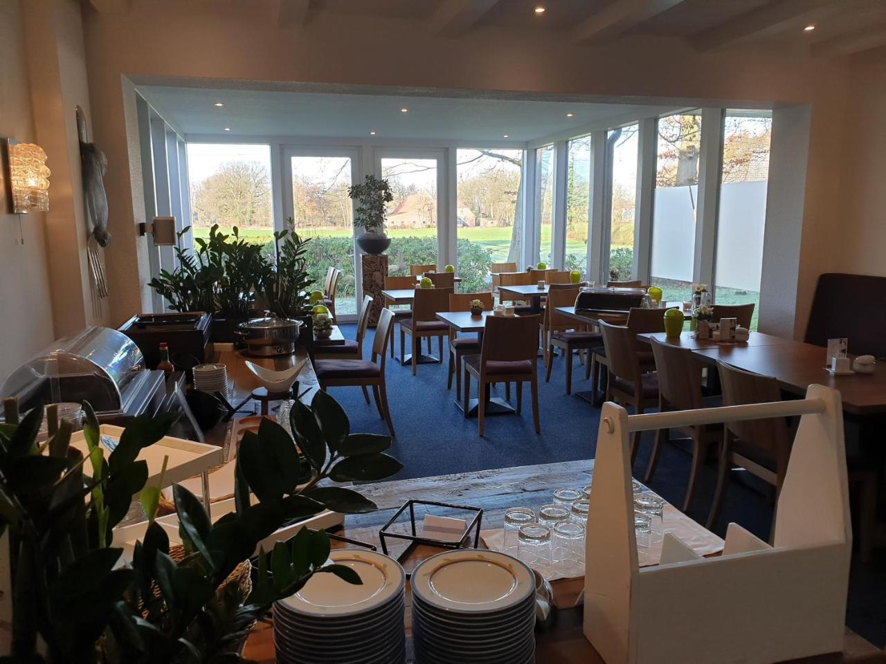 Hellmanns Hotel Bremers Bauerndiele Wiefelstede Kültér fotó