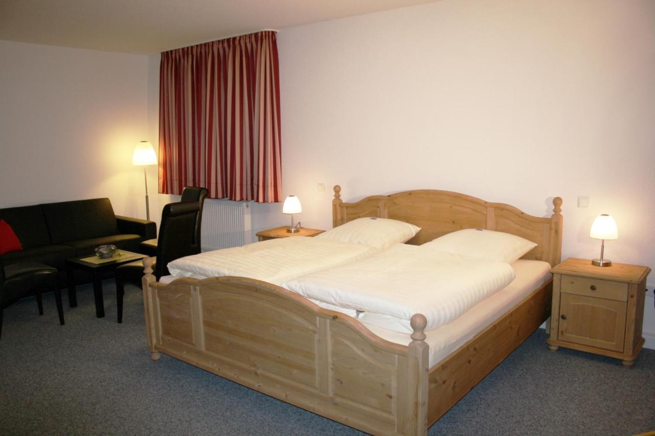 Hellmanns Hotel Bremers Bauerndiele Wiefelstede Kültér fotó
