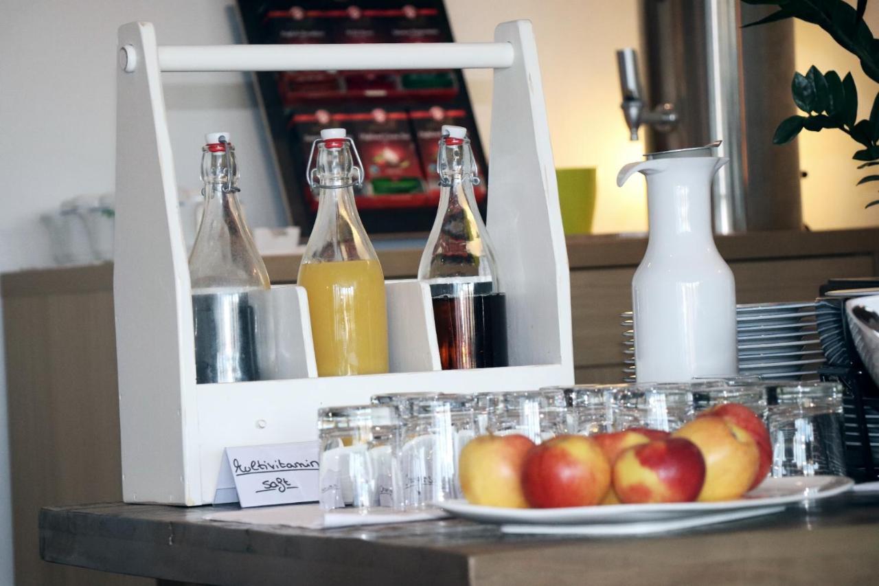 Hellmanns Hotel Bremers Bauerndiele Wiefelstede Kültér fotó
