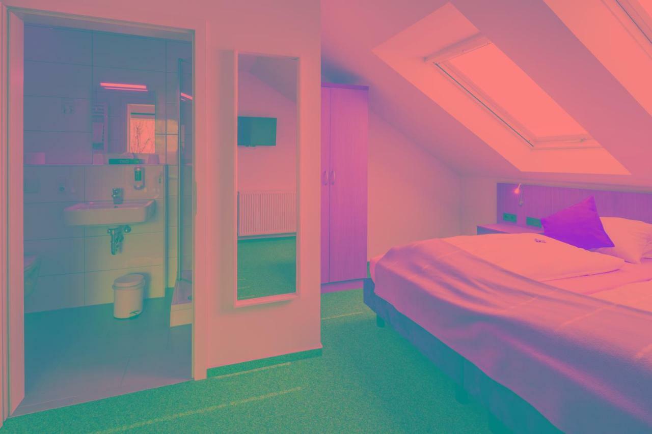 Hellmanns Hotel Bremers Bauerndiele Wiefelstede Kültér fotó