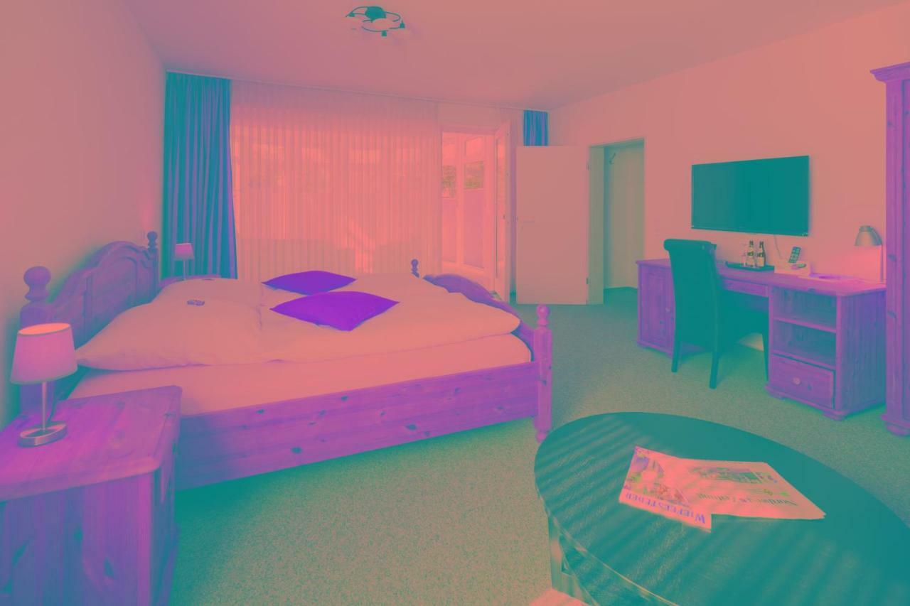 Hellmanns Hotel Bremers Bauerndiele Wiefelstede Kültér fotó