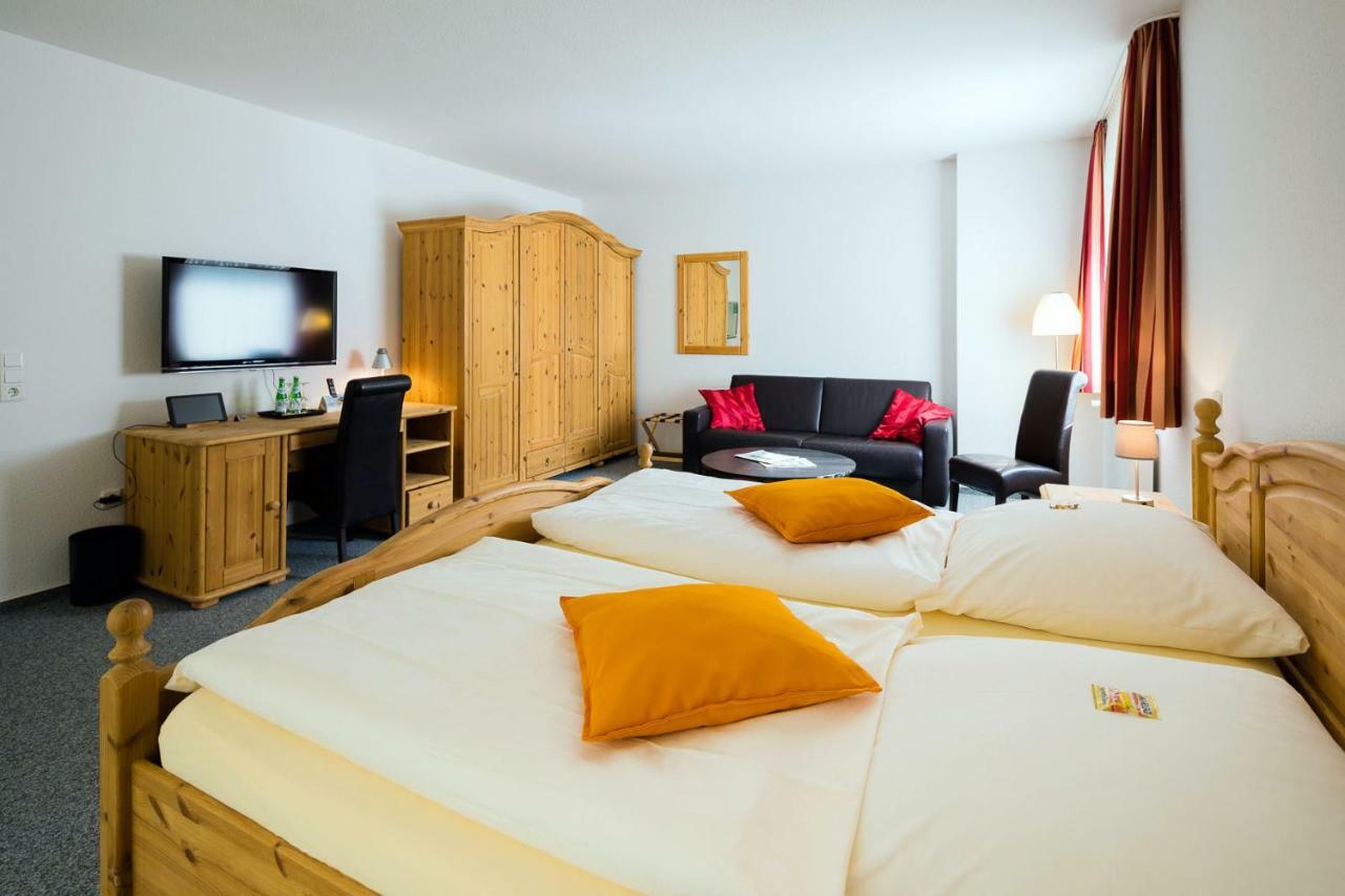 Hellmanns Hotel Bremers Bauerndiele Wiefelstede Kültér fotó